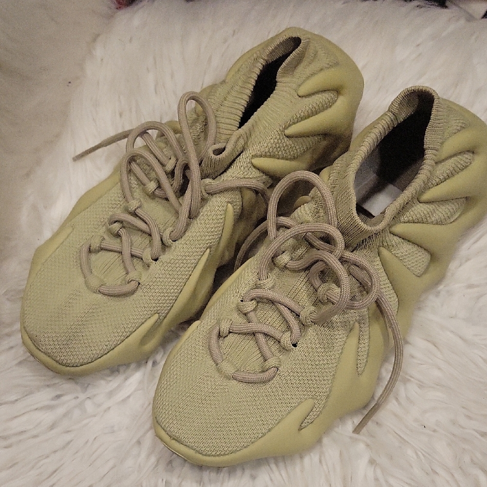Yeezy 450 Sneakers in Light Olive
